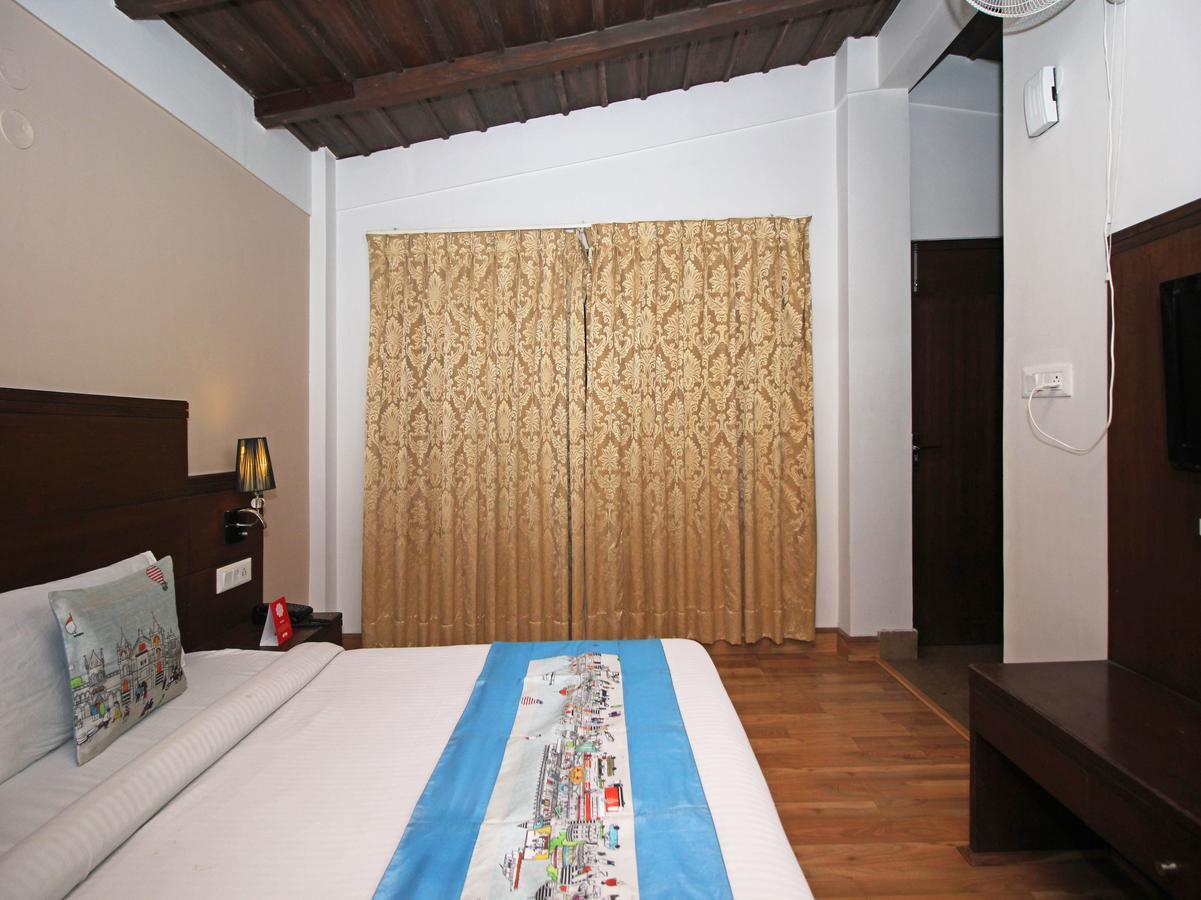 Oyo 6007 And Woods Hotel